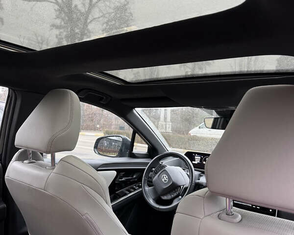 Черный Тойота bZ4X, объемом двигателя 0 л и пробегом 18 тыс. км за 29000 $, фото 13 на Automoto.ua