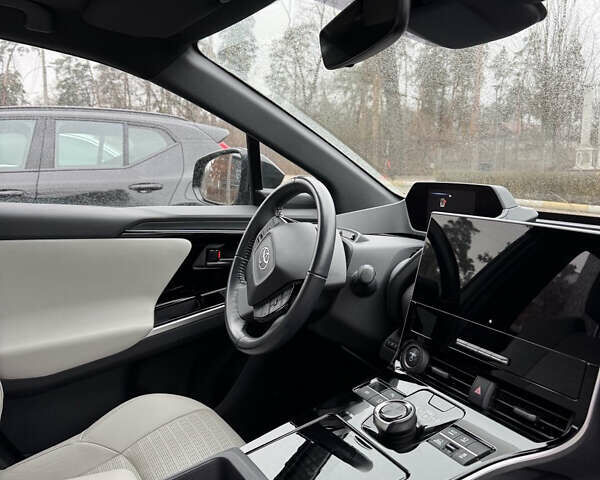 Черный Тойота bZ4X, объемом двигателя 0 л и пробегом 18 тыс. км за 29000 $, фото 11 на Automoto.ua