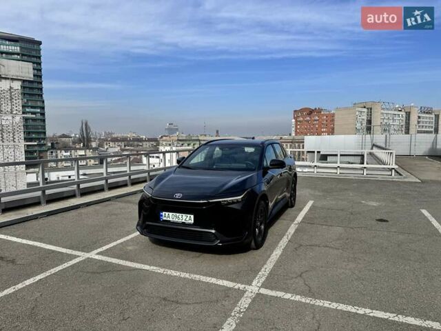 Черный Тойота bZ4X, объемом двигателя 0 л и пробегом 10 тыс. км за 24900 $, фото 2 на Automoto.ua