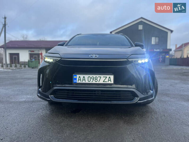 Черный Тойота bZ4X, объемом двигателя 0 л и пробегом 13 тыс. км за 23999 $, фото 1 на Automoto.ua