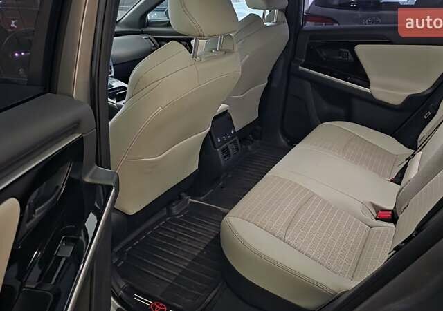 Черный Тойота bZ4X, объемом двигателя 0 л и пробегом 9 тыс. км за 28999 $, фото 9 на Automoto.ua