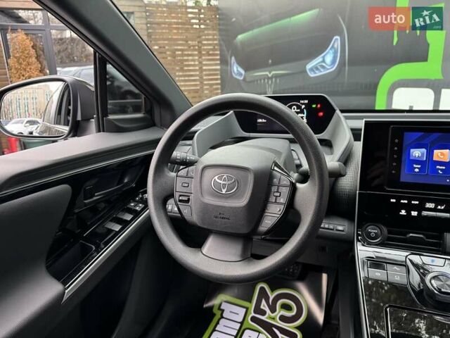 Чорний Тойота bZ4X, об'ємом двигуна 0 л та пробігом 6 тис. км за 23500 $, фото 28 на Automoto.ua