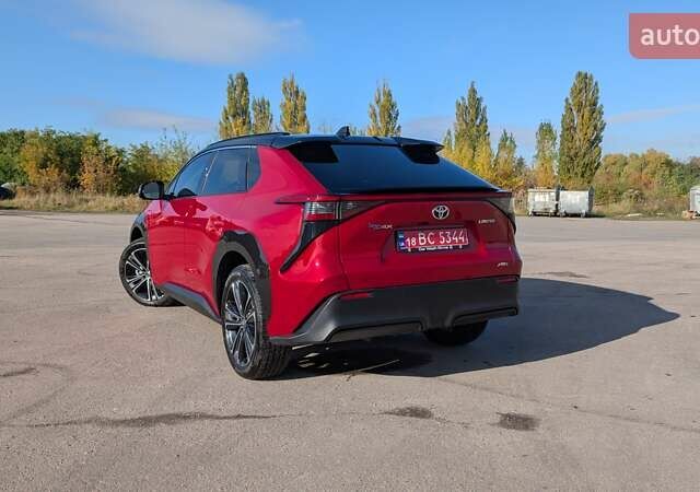 Красный Тойота bZ4X, объемом двигателя 0 л и пробегом 20 тыс. км за 26299 $, фото 4 на Automoto.ua