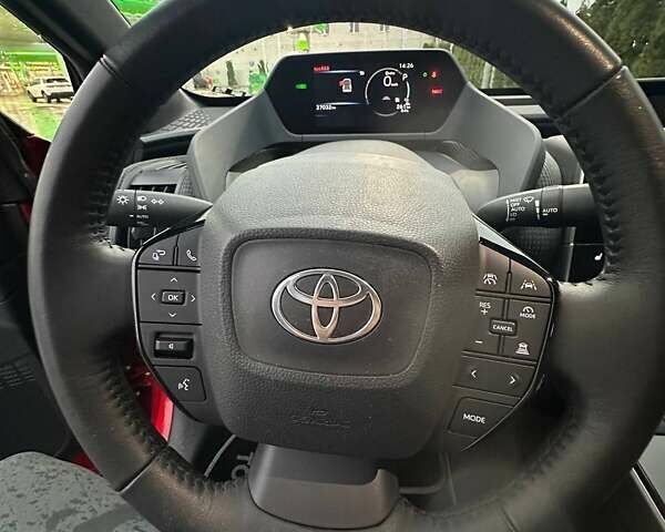 Красный Тойота bZ4X, объемом двигателя 0 л и пробегом 27 тыс. км за 23300 $, фото 6 на Automoto.ua