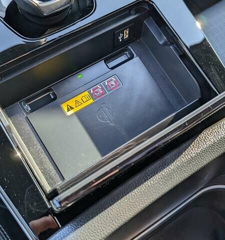 Красный Тойота bZ4X, объемом двигателя 0 л и пробегом 20 тыс. км за 26299 $, фото 11 на Automoto.ua