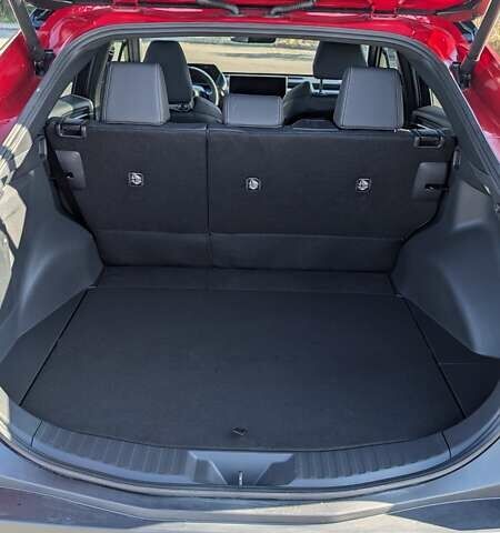 Красный Тойота bZ4X, объемом двигателя 0 л и пробегом 20 тыс. км за 26299 $, фото 15 на Automoto.ua