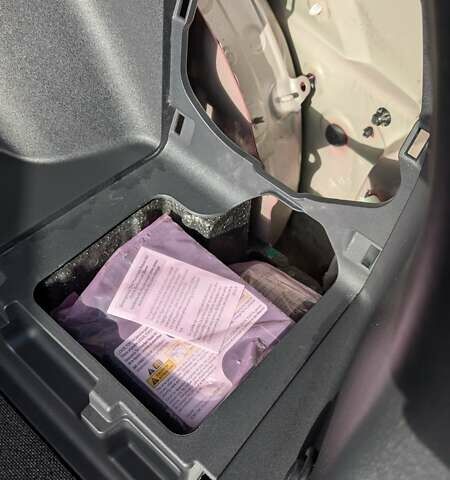 Красный Тойота bZ4X, объемом двигателя 0 л и пробегом 20 тыс. км за 26299 $, фото 9 на Automoto.ua