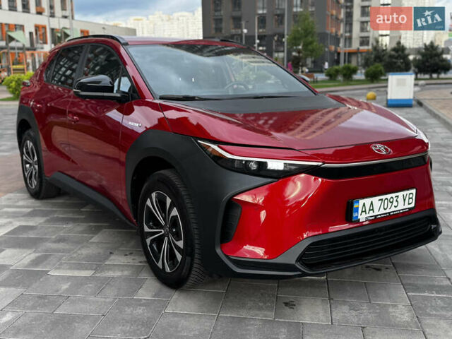 Красный Тойота bZ4X, объемом двигателя 0 л и пробегом 14 тыс. км за 24900 $, фото 3 на Automoto.ua