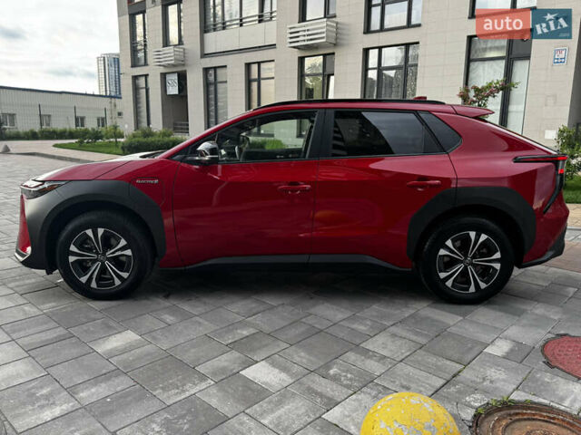 Красный Тойота bZ4X, объемом двигателя 0 л и пробегом 14 тыс. км за 24900 $, фото 8 на Automoto.ua
