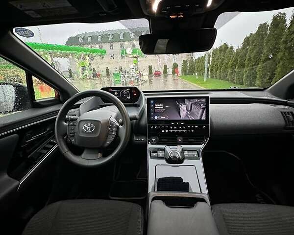 Красный Тойота bZ4X, объемом двигателя 0 л и пробегом 27 тыс. км за 23300 $, фото 19 на Automoto.ua