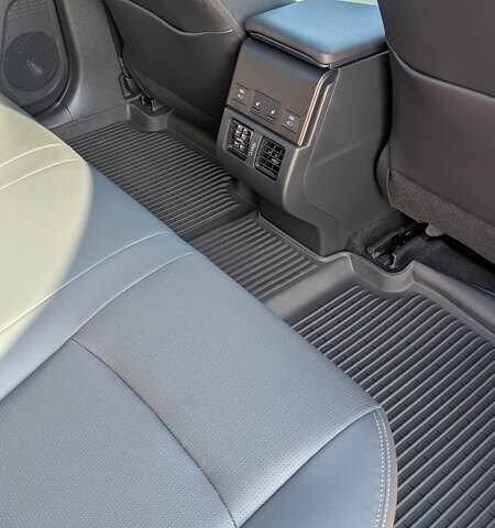 Красный Тойота bZ4X, объемом двигателя 0 л и пробегом 20 тыс. км за 26299 $, фото 14 на Automoto.ua