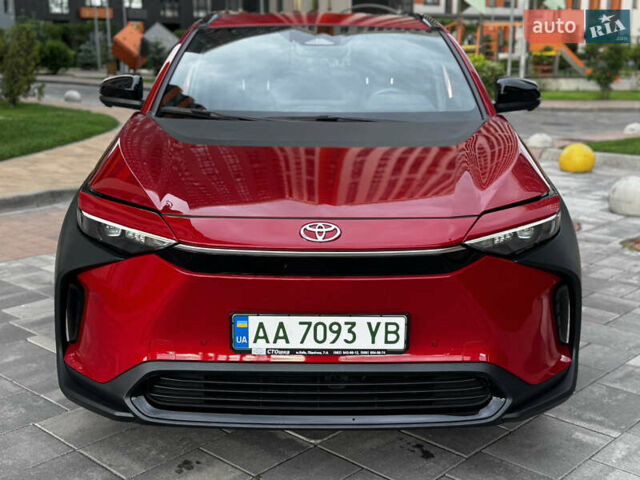 Красный Тойота bZ4X, объемом двигателя 0 л и пробегом 14 тыс. км за 24900 $, фото 2 на Automoto.ua