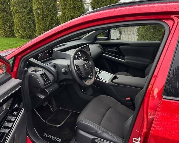 Красный Тойота bZ4X, объемом двигателя 0 л и пробегом 27 тыс. км за 23300 $, фото 10 на Automoto.ua