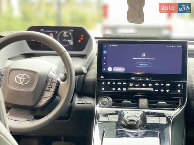Красный Тойота bZ4X, объемом двигателя 0 л и пробегом 12 тыс. км за 24300 $, фото 9 на Automoto.ua