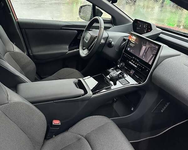 Красный Тойота bZ4X, объемом двигателя 0 л и пробегом 27 тыс. км за 23300 $, фото 21 на Automoto.ua