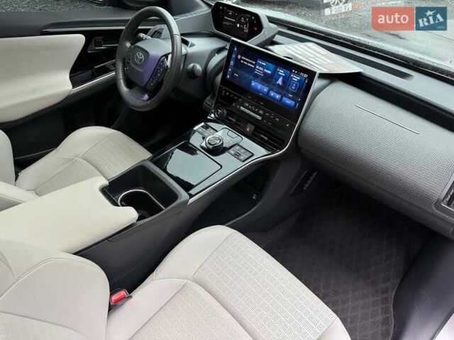 Сірий Тойота bZ4X, об'ємом двигуна 0 л та пробігом 30 тис. км за 29000 $, фото 66 на Automoto.ua