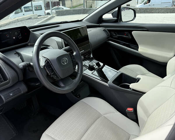 Сірий Тойота bZ4X, об'ємом двигуна 0 л та пробігом 21 тис. км за 24400 $, фото 9 на Automoto.ua