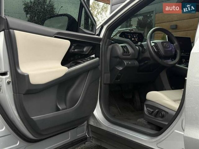 Серый Тойота bZ4X, объемом двигателя 0 л и пробегом 30 тыс. км за 28500 $, фото 19 на Automoto.ua