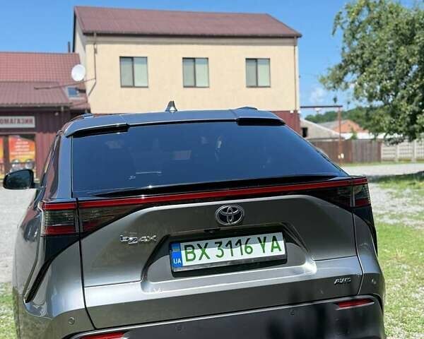 Сірий Тойота bZ4X, об'ємом двигуна 0 л та пробігом 40 тис. км за 24300 $, фото 6 на Automoto.ua