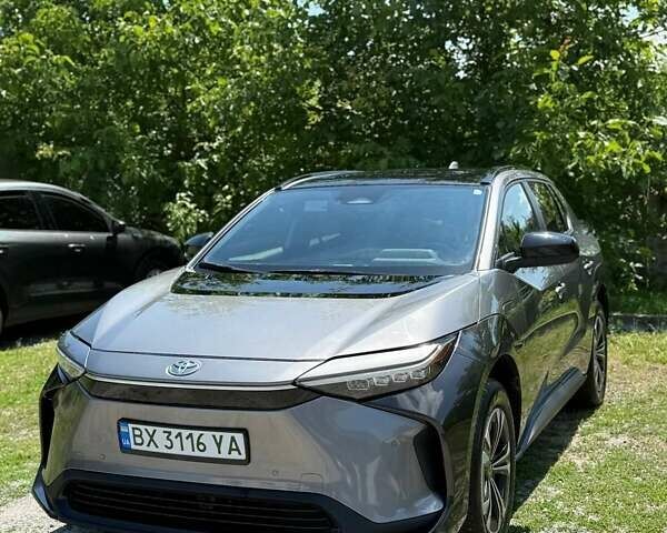 Сірий Тойота bZ4X, об'ємом двигуна 0 л та пробігом 40 тис. км за 24300 $, фото 1 на Automoto.ua