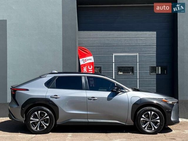 Серый Тойота bZ4X, объемом двигателя 0 л и пробегом 53 тыс. км за 23999 $, фото 10 на Automoto.ua