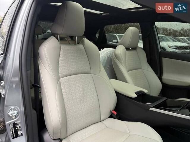 Серый Тойота bZ4X, объемом двигателя 0 л и пробегом 30 тыс. км за 28500 $, фото 67 на Automoto.ua