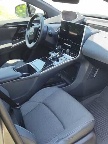 Сірий Тойота bZ4X, об'ємом двигуна 0 л та пробігом 40 тис. км за 24300 $, фото 11 на Automoto.ua