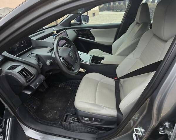 Сірий Тойота bZ4X, об'ємом двигуна 0 л та пробігом 38 тис. км за 25500 $, фото 7 на Automoto.ua