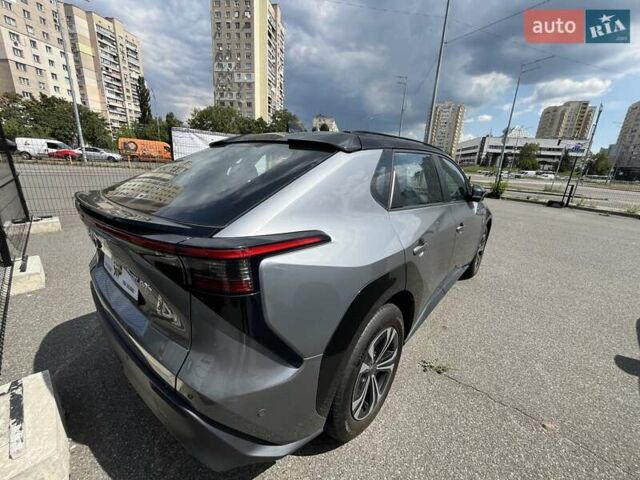 Серый Тойота bZ4X, объемом двигателя 0 л и пробегом 22 тыс. км за 25700 $, фото 3 на Automoto.ua