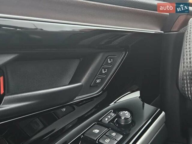 Серый Тойота bZ4X, объемом двигателя 0 л и пробегом 33 тыс. км за 23700 $, фото 11 на Automoto.ua