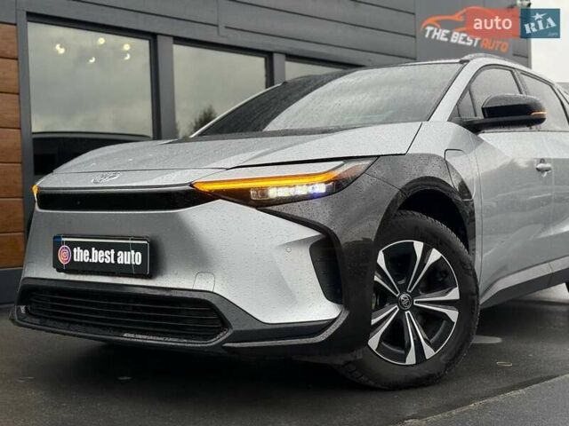 Серый Тойота bZ4X, объемом двигателя 0 л и пробегом 30 тыс. км за 28500 $, фото 1 на Automoto.ua