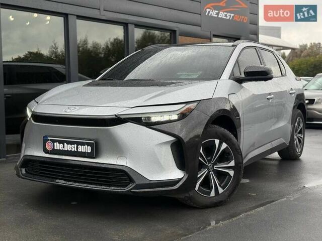 Серый Тойота bZ4X, объемом двигателя 0 л и пробегом 30 тыс. км за 28500 $, фото 2 на Automoto.ua