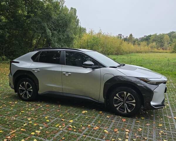 Тойота bZ4X 2022 в Киеве на Automoto.ua Серый Тойота bZ4X, объемом двигателя 0 л и пробегом 36 тыс. км за 24500 $, фото 3 на Automoto.ua