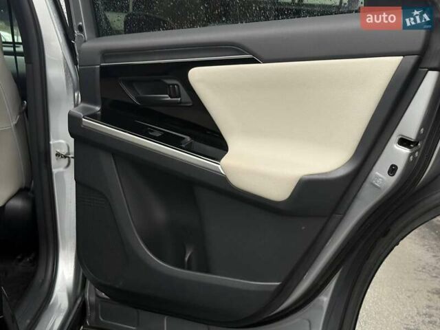Сірий Тойота bZ4X, об'ємом двигуна 0 л та пробігом 30 тис. км за 29000 $, фото 52 на Automoto.ua