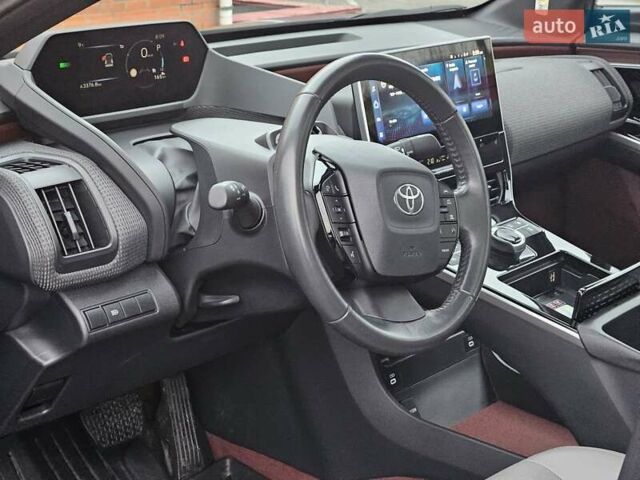 Серый Тойота bZ4X, объемом двигателя 0 л и пробегом 33 тыс. км за 23700 $, фото 23 на Automoto.ua