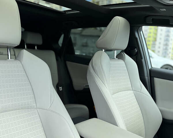 Сірий Тойота bZ4X, об'ємом двигуна 0 л та пробігом 21 тис. км за 24400 $, фото 8 на Automoto.ua