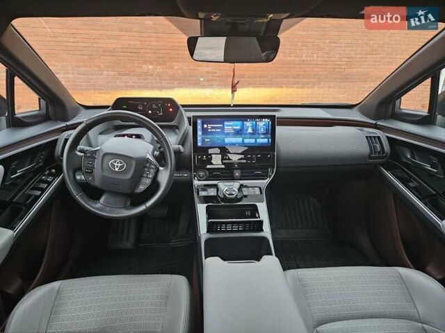 Серый Тойота bZ4X, объемом двигателя 0 л и пробегом 33 тыс. км за 23700 $, фото 15 на Automoto.ua