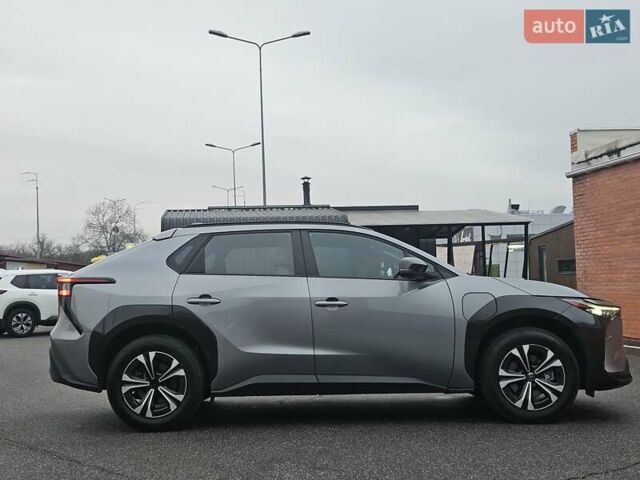 Серый Тойота bZ4X, объемом двигателя 0 л и пробегом 33 тыс. км за 23700 $, фото 6 на Automoto.ua