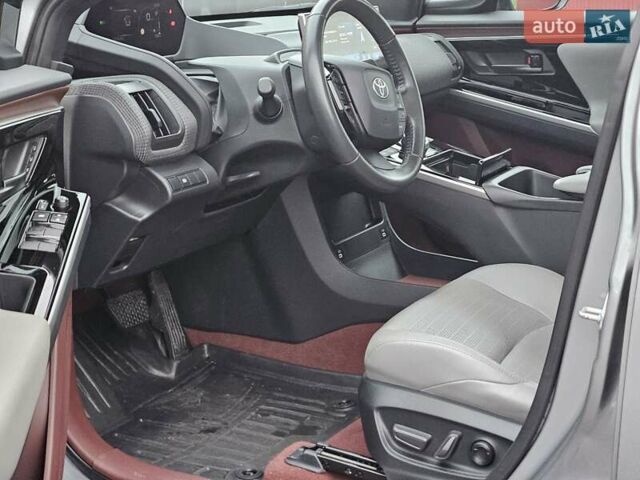 Серый Тойота bZ4X, объемом двигателя 0 л и пробегом 33 тыс. км за 23700 $, фото 24 на Automoto.ua