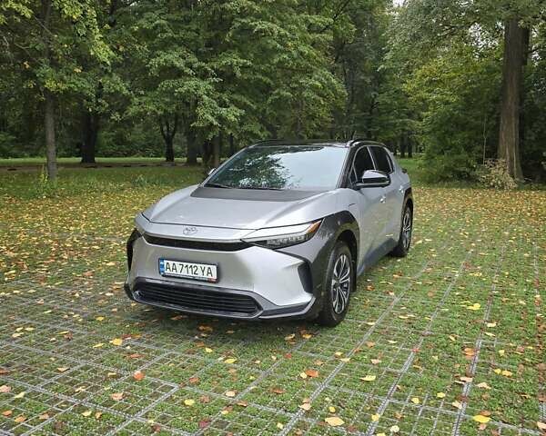 Тойота bZ4X 2022 в Киеве на Automoto.ua Серый Тойота bZ4X, объемом двигателя 0 л и пробегом 36 тыс. км за 24500 $, фото 2 на Automoto.ua