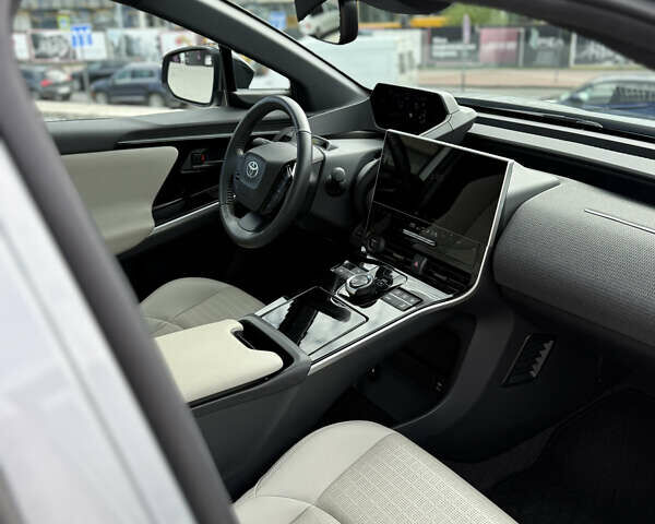 Сірий Тойота bZ4X, об'ємом двигуна 0 л та пробігом 21 тис. км за 24400 $, фото 7 на Automoto.ua