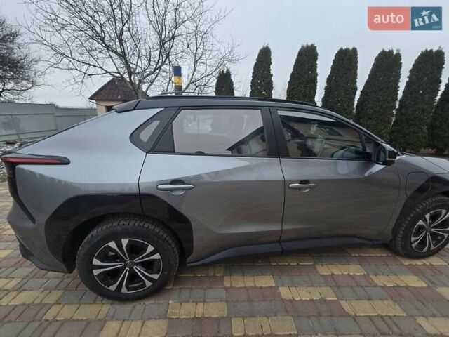 Сірий Тойота bZ4X, об'ємом двигуна 0 л та пробігом 38 тис. км за 25500 $, фото 5 на Automoto.ua