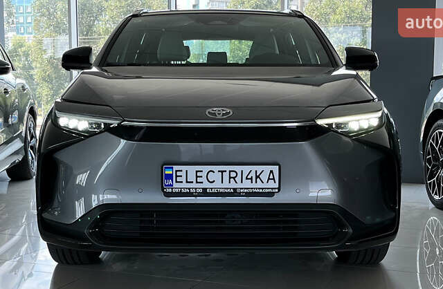 Серый Тойота bZ4X, объемом двигателя 0 л и пробегом 1 тыс. км за 33500 $, фото 2 на Automoto.ua