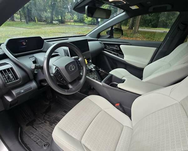 Тойота bZ4X 2022 в Киеве на Automoto.ua Серый Тойота bZ4X, объемом двигателя 0 л и пробегом 36 тыс. км за 24500 $, фото 6 на Automoto.ua