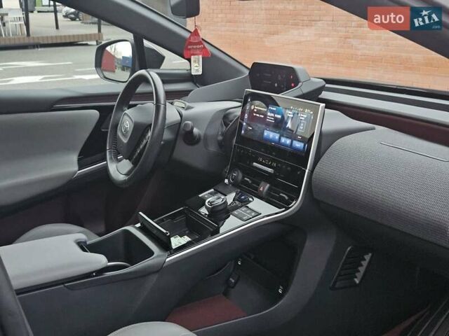 Серый Тойота bZ4X, объемом двигателя 0 л и пробегом 33 тыс. км за 23700 $, фото 7 на Automoto.ua