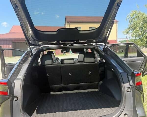 Сірий Тойота bZ4X, об'ємом двигуна 0 л та пробігом 40 тис. км за 24300 $, фото 3 на Automoto.ua