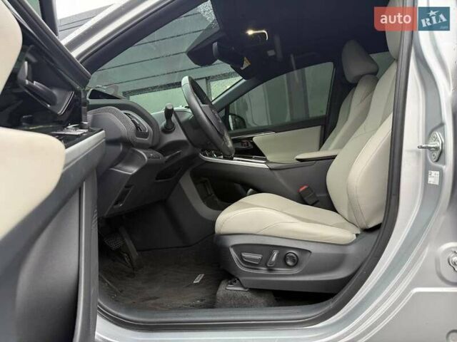 Серый Тойота bZ4X, объемом двигателя 0 л и пробегом 30 тыс. км за 28500 $, фото 24 на Automoto.ua