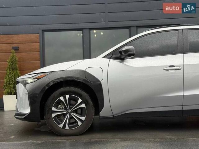 Серый Тойота bZ4X, объемом двигателя 0 л и пробегом 30 тыс. км за 28500 $, фото 9 на Automoto.ua