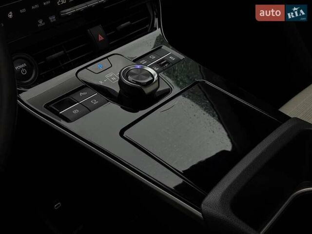 Серый Тойота bZ4X, объемом двигателя 0 л и пробегом 30 тыс. км за 28500 $, фото 39 на Automoto.ua