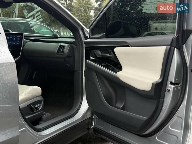 Серый Тойота bZ4X, объемом двигателя 0 л и пробегом 30 тыс. км за 28500 $, фото 62 на Automoto.ua